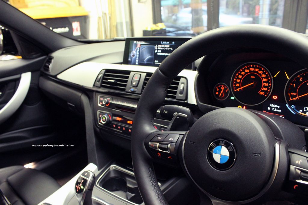 BMW 3シリーズ オーディオ　交換