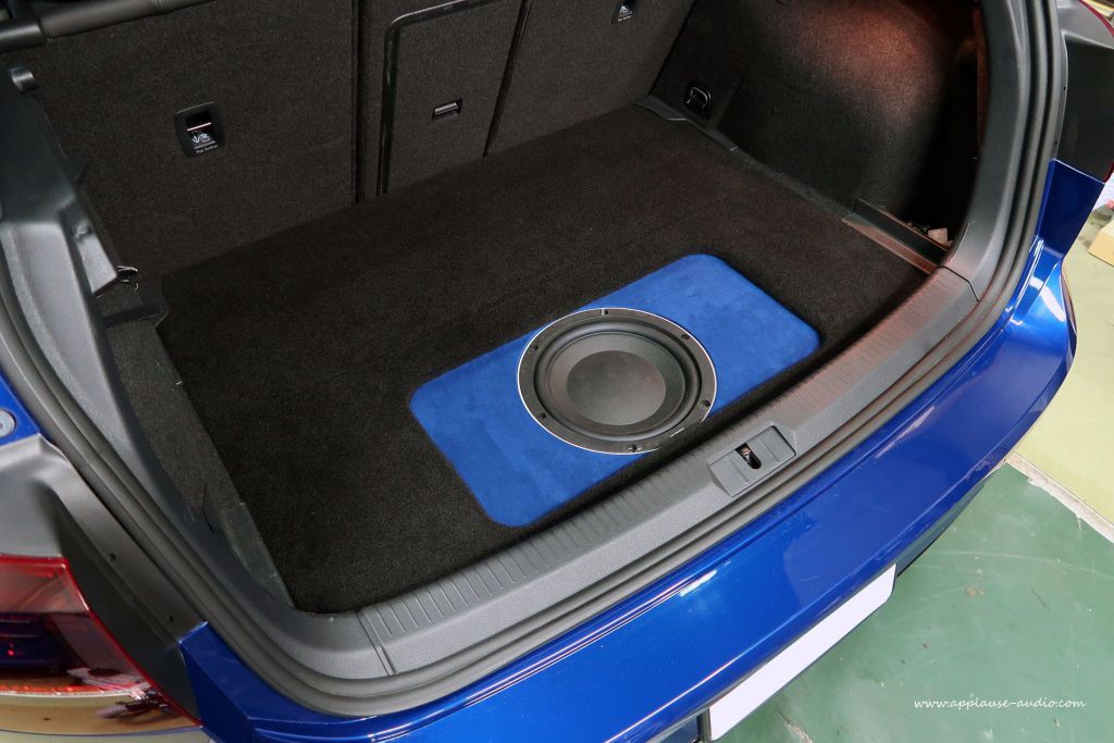 VW GOLF7R サブウーファーを純正風にトランクインストール - Blog 